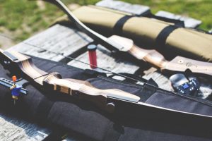 экипировка для охоты на столе